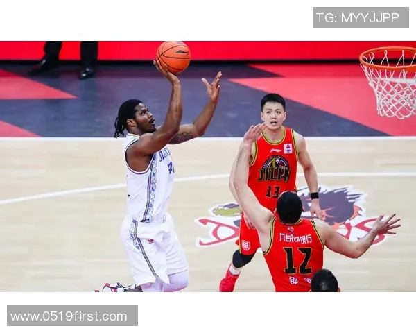 18火箭与勇士激战正酣比分悬念不断引发球迷热议