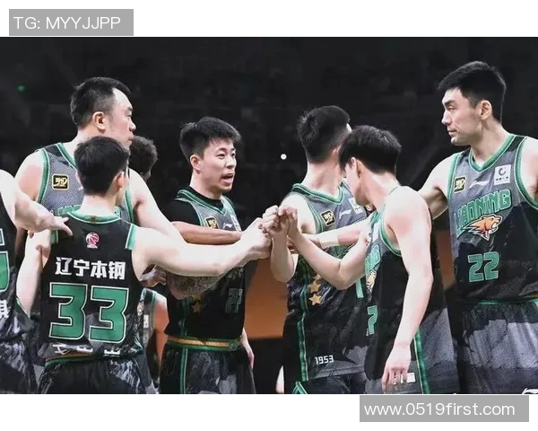 CBA焦点对决辽宁男篮迎战上海男篮力争季后赛席位的关键之战